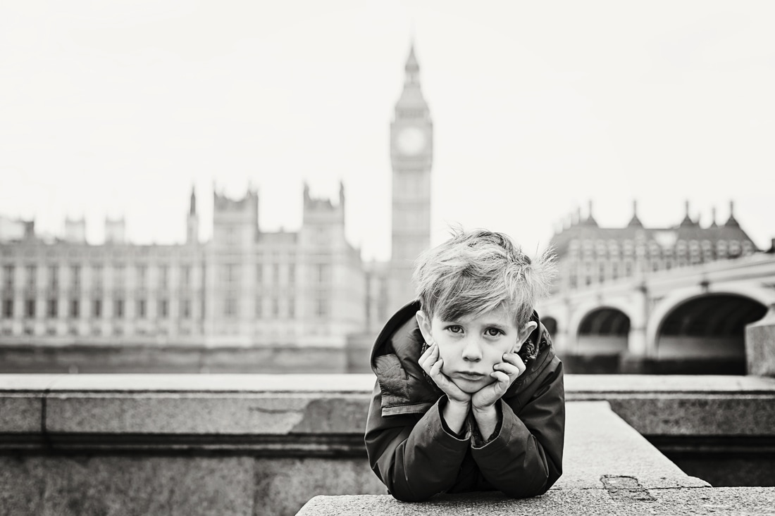 vacation photography, family vacation session, london family portraits Big Ben portrait, London bridge black and white